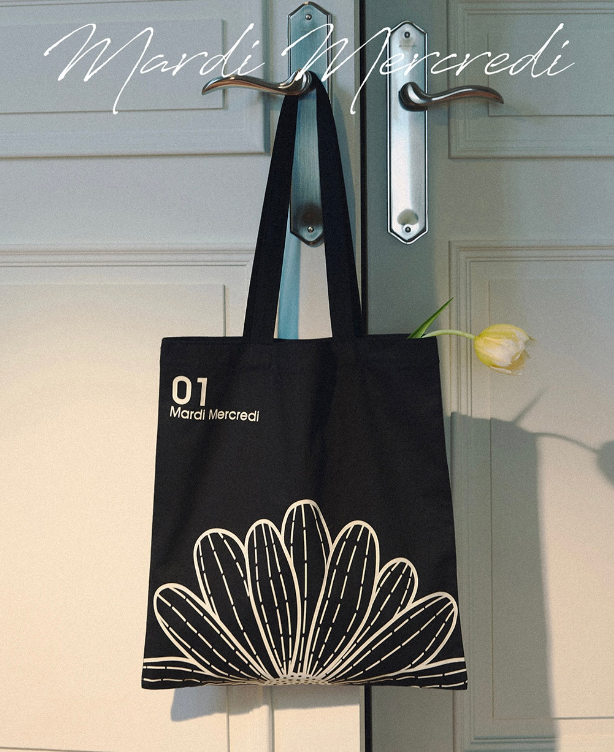 MARDI MERCREDI CANVAS BAG FLOWER BLACK WHITE