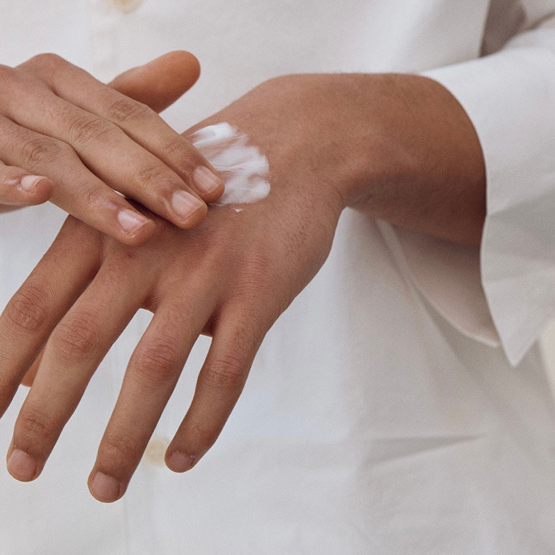 來自韓國的小眾品牌 SENNOK 香氛水感護手霜Hand Cream After Bath🫧