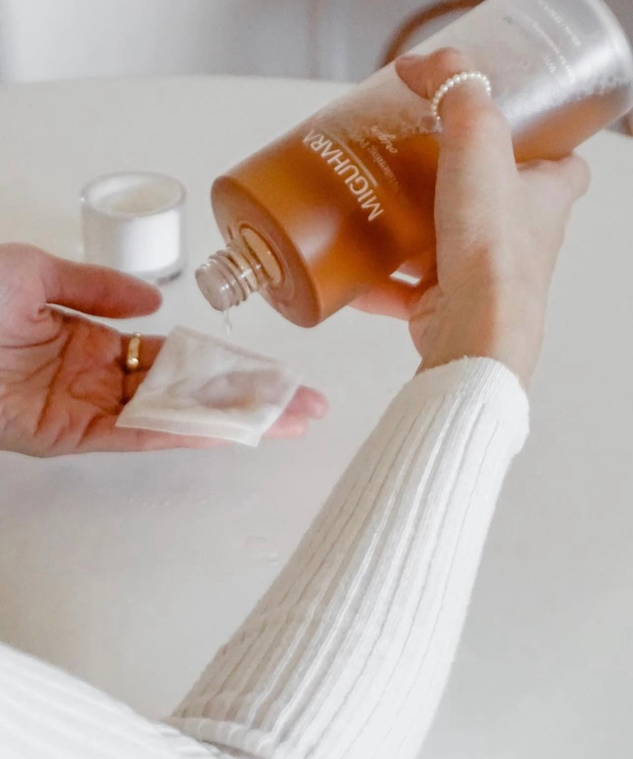 Pony大神都愛用的保養品💫Miguhara 美白亮肌爽膚水｜燈泡發光水💡