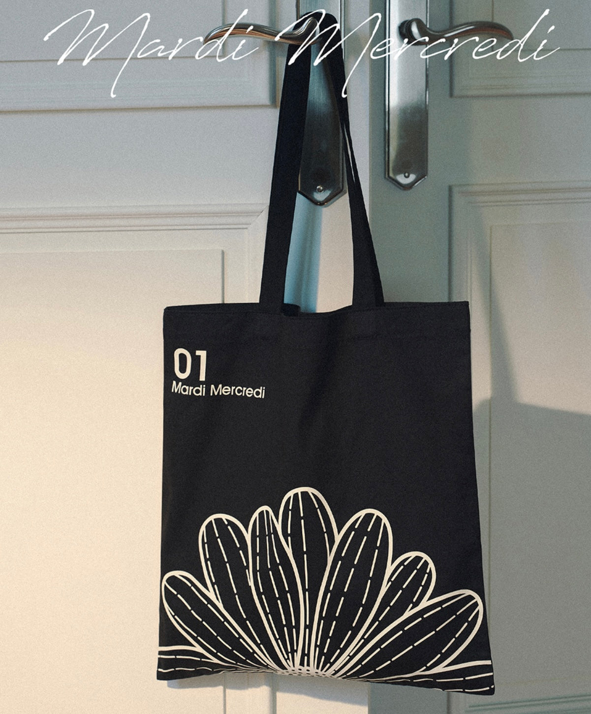 MARDI MERCREDI CANVAS BAG FLOWER BLACK WHITE