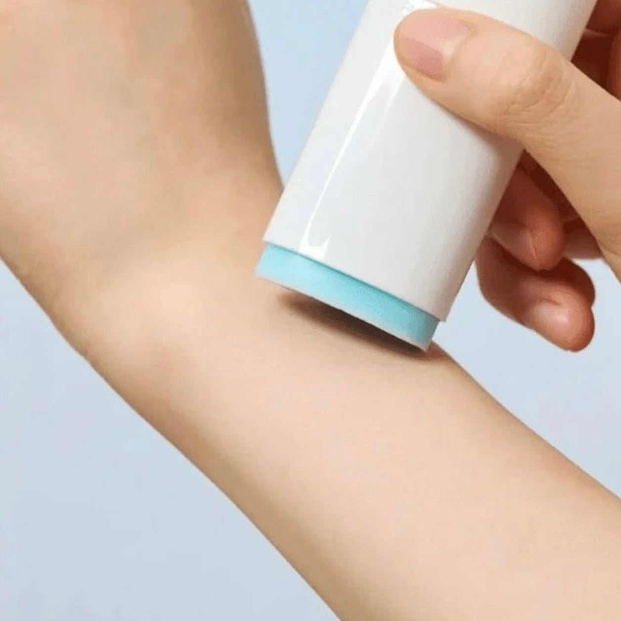 SKIN1004 馬達加斯加積雪草透明質酸修復柔霧防曬棒SPF50+ PA++++🩵