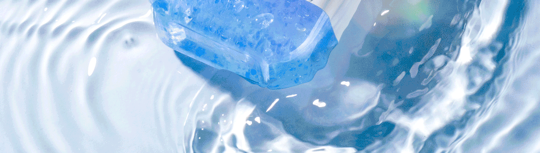 一抹爆水、降溫神器❄️重現無瑕初戀肌！Ongredients 不老藍寶石」巴庫奇酚發光膠囊乳液 🩵✨