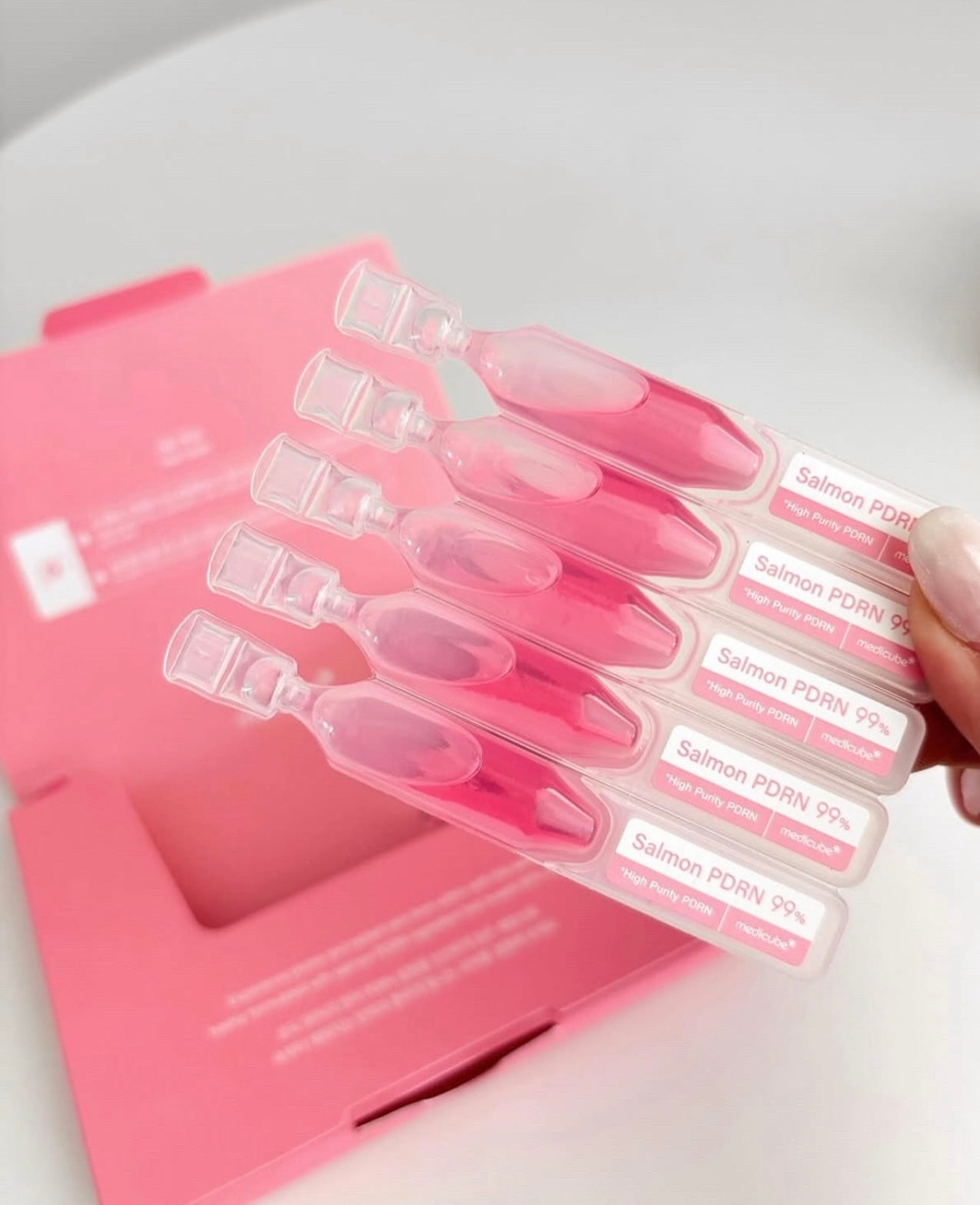 方便旅行裝✈️ 來自三文魚的逆齡秘方🐠|醫美級MEDICUBE PDRN 粉紅胜肽膠原蛋白一日精華| 煥亮修復・一支見效!