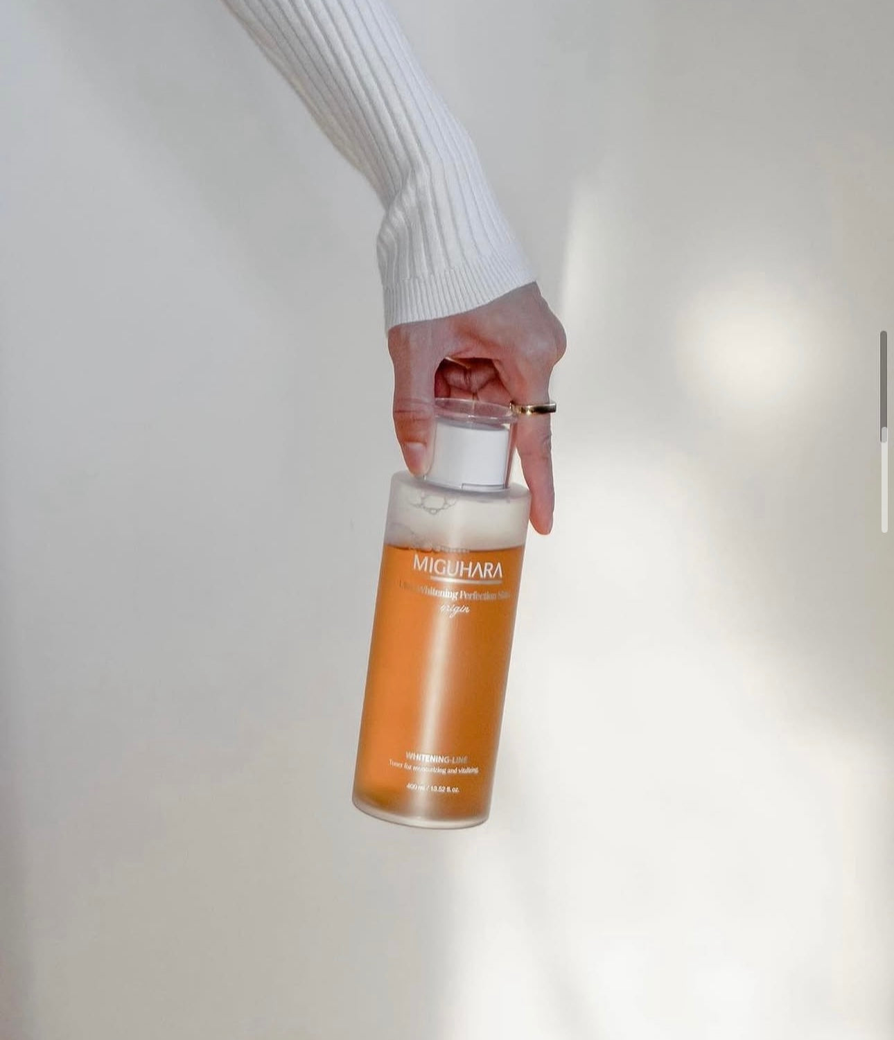Pony大神都愛用的保養品💫Miguhara 美白亮肌爽膚水｜燈泡發光水💡