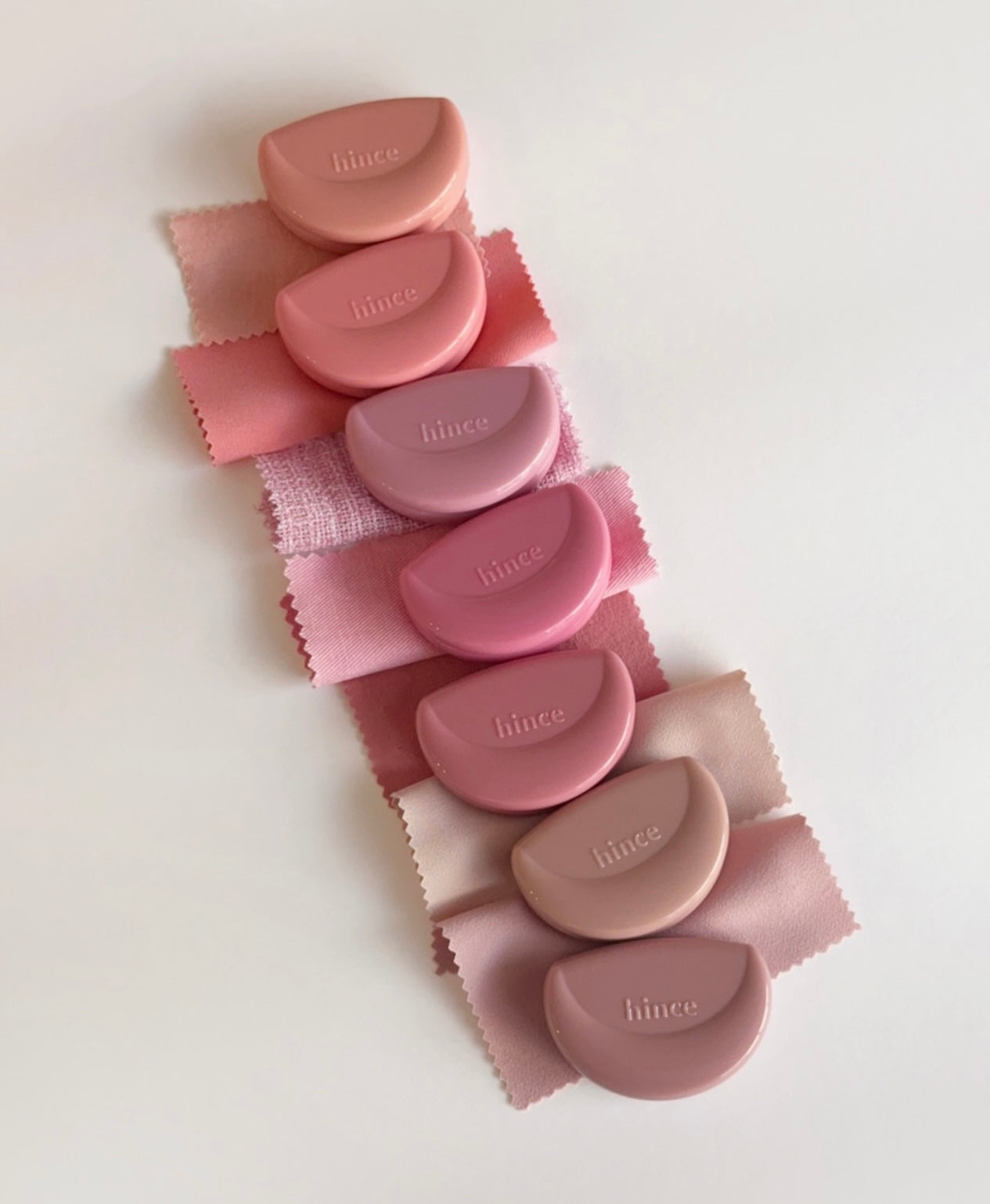Hince 半月梳乎厘腮紅🌙 | Hince Half Moon Cheek✨