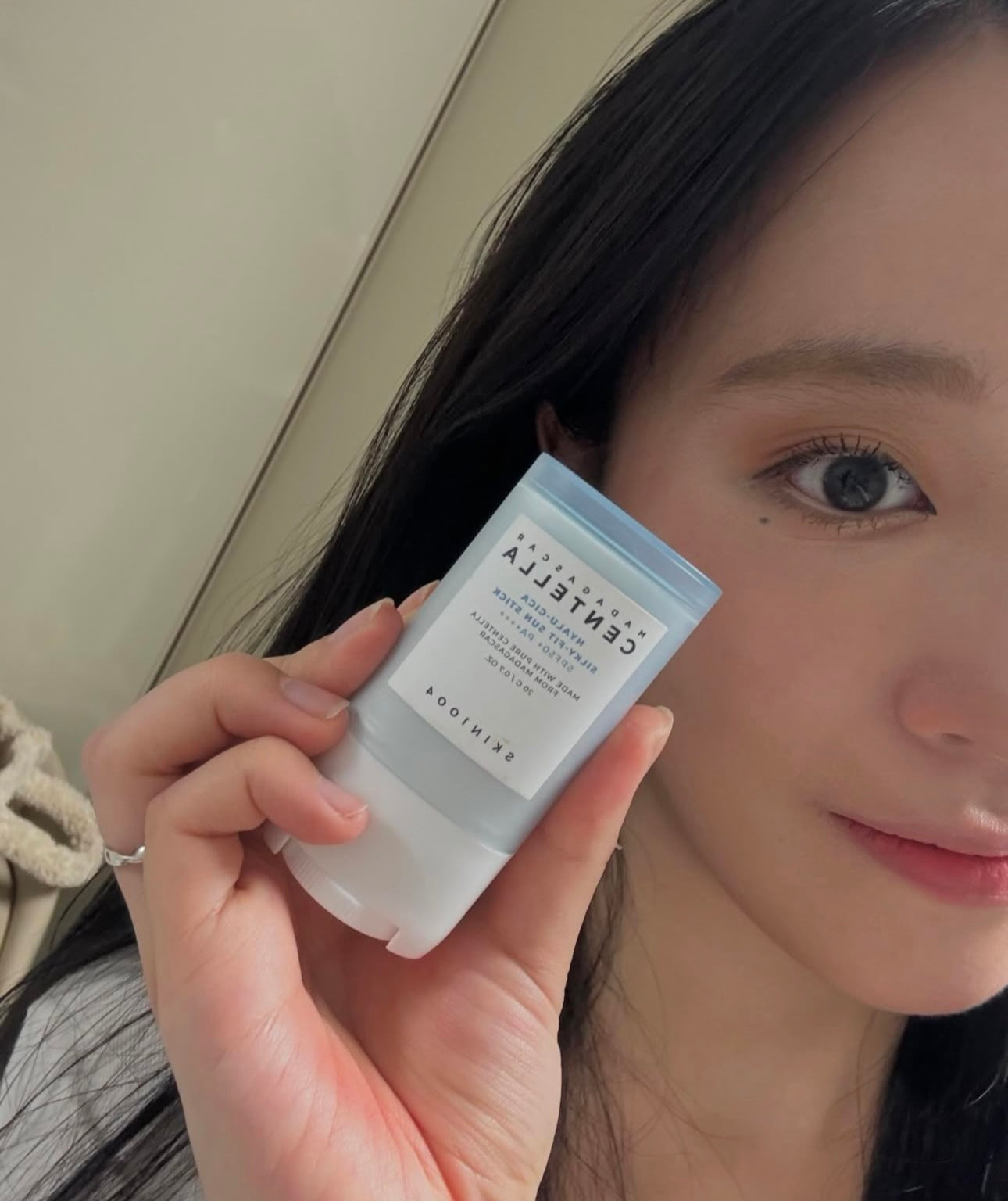 SKIN1004 馬達加斯加積雪草透明質酸修復柔霧防曬棒SPF50+ PA++++🩵