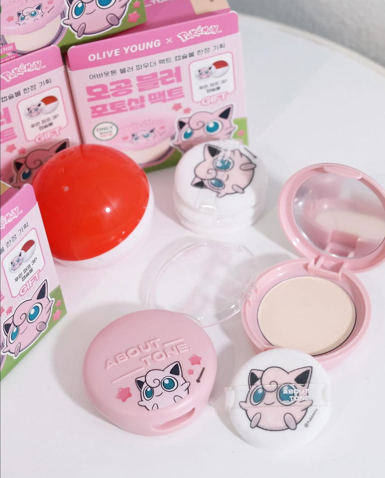 送粉撲*3+精靈球收納✨ABOUT TONE x Pokemon柔霧控油濾鏡純素定妝粉餅| ABOUT TONE Blur Powder Pact 🖤